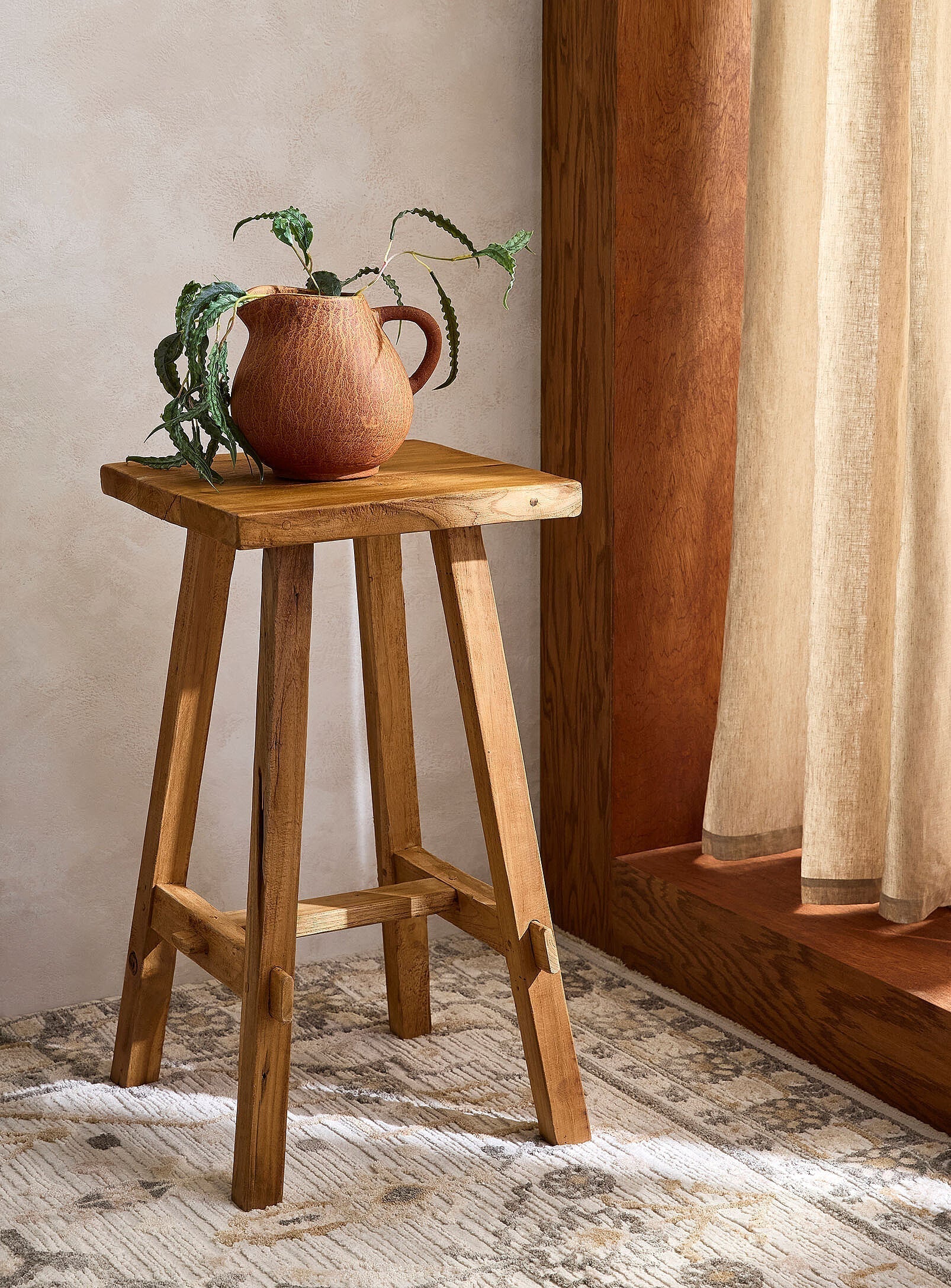 Benches, Stools & Ottomans